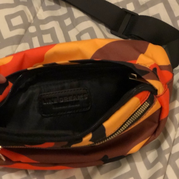 Fashion nova camo fanny pack - Picture 3 of 3